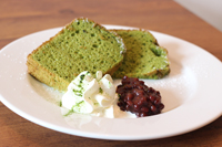 写真は抹茶シフォンケーキ
